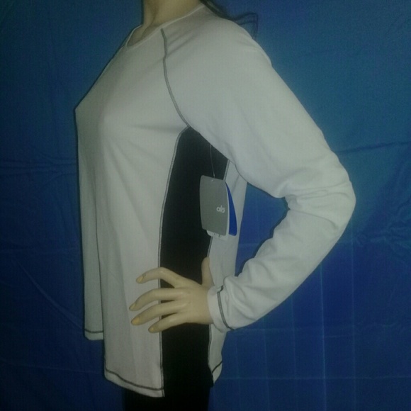 ALO T - SHIRT LONG SLEEVES WHITE COLOR. - Picture 3 of 8